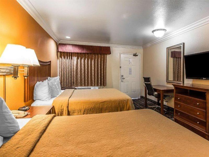 Quality Inn Lake Elsinore I-15 Екстериор снимка