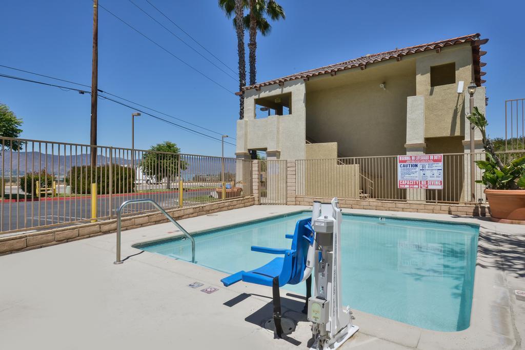 Quality Inn Lake Elsinore I-15 Екстериор снимка