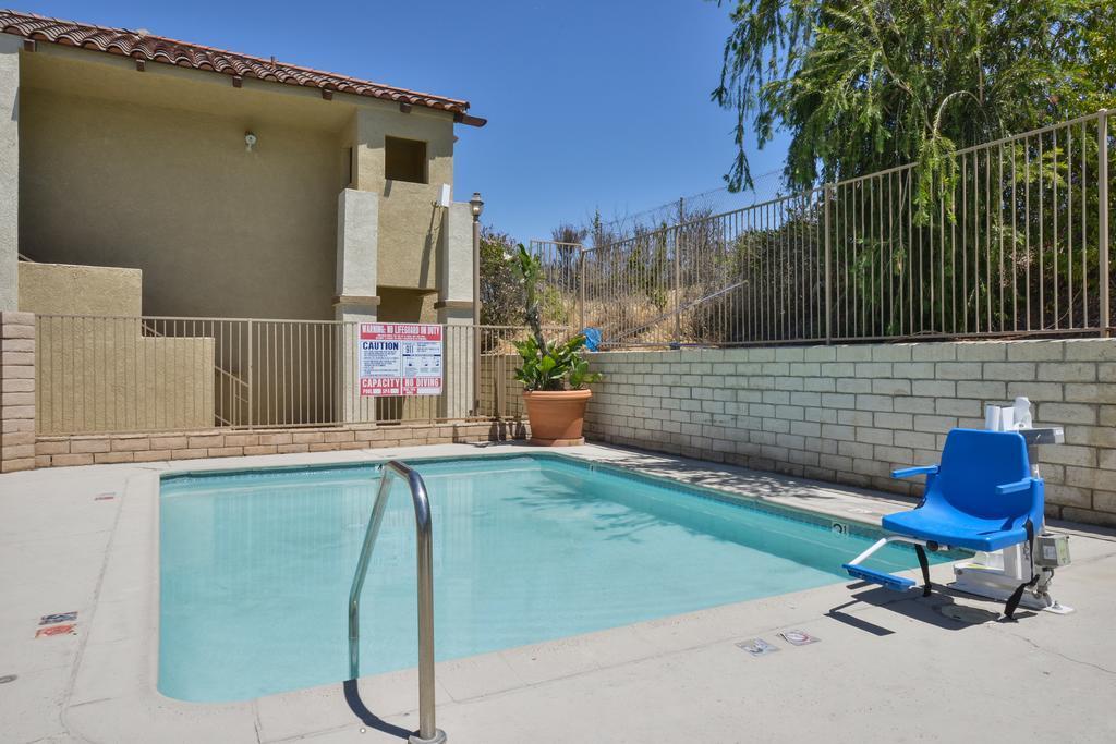Quality Inn Lake Elsinore I-15 Екстериор снимка