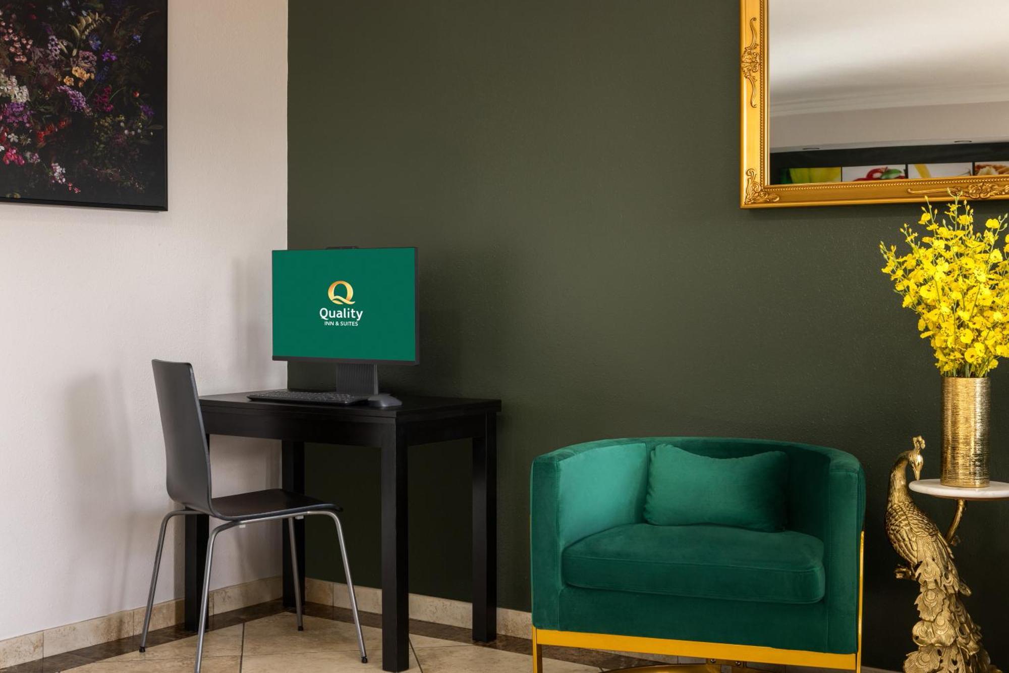 Quality Inn Lake Elsinore I-15 Екстериор снимка