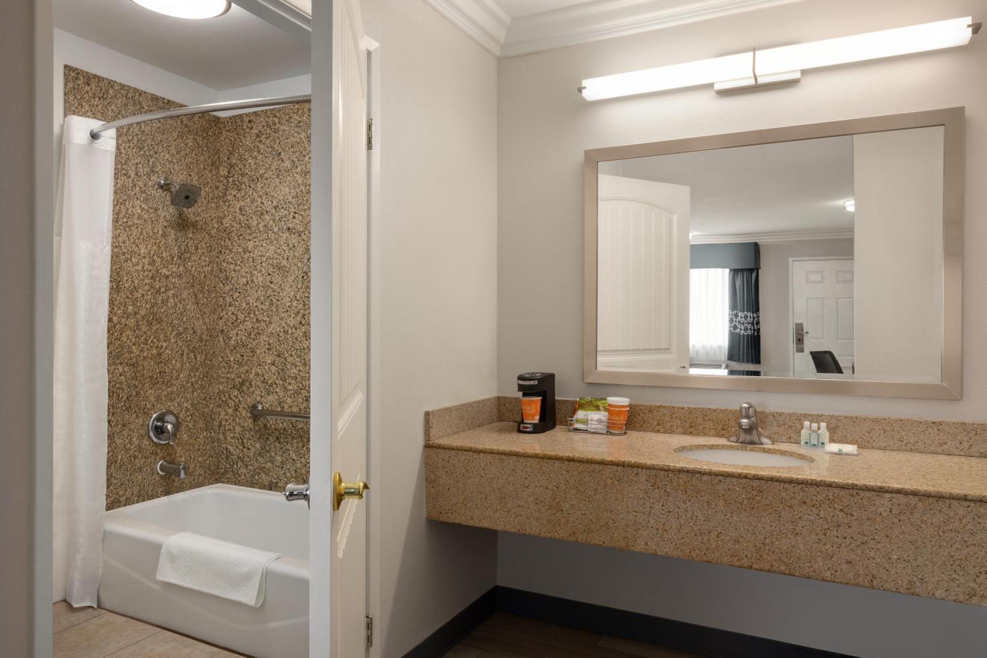 Quality Inn Lake Elsinore I-15 Екстериор снимка