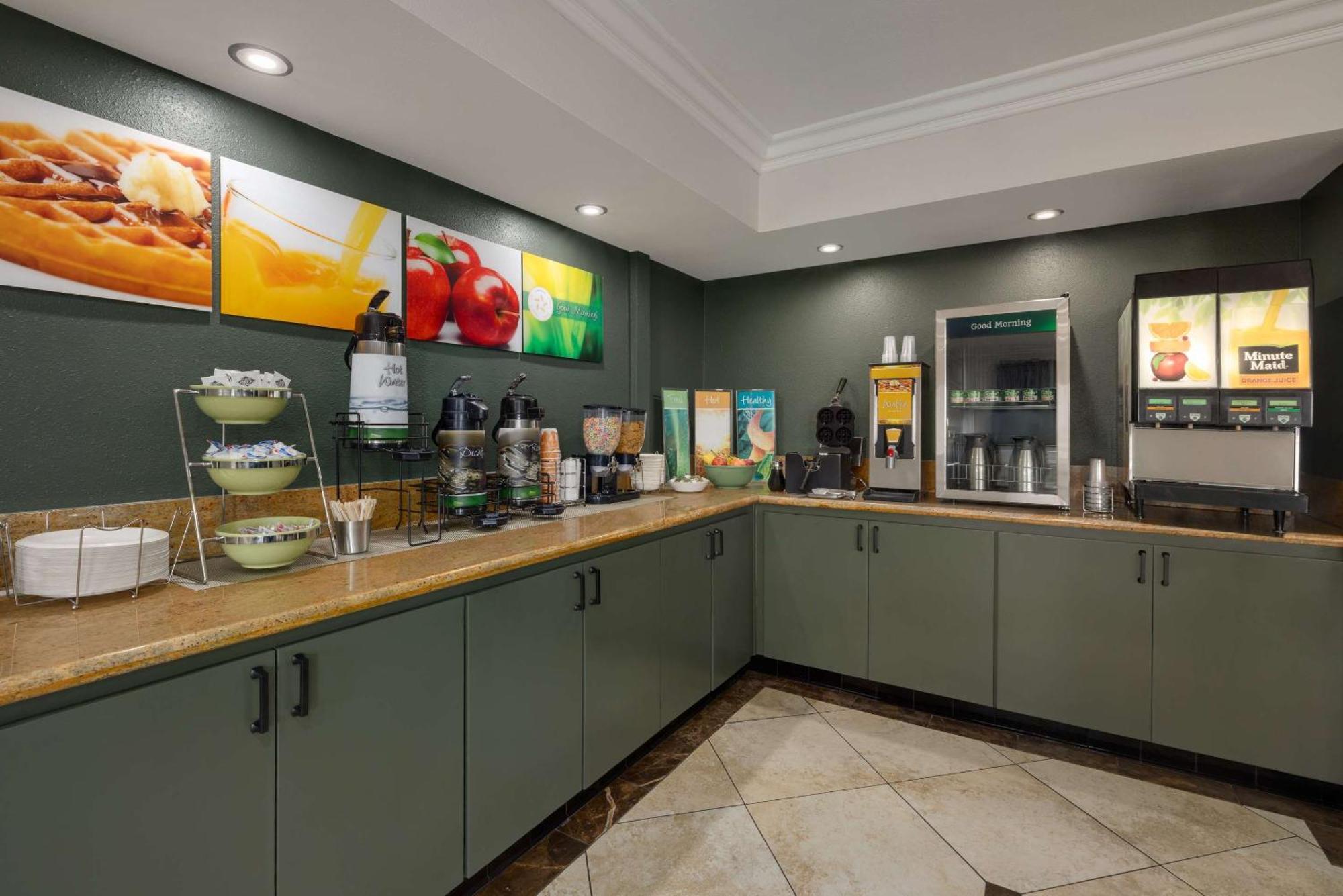 Quality Inn Lake Elsinore I-15 Екстериор снимка