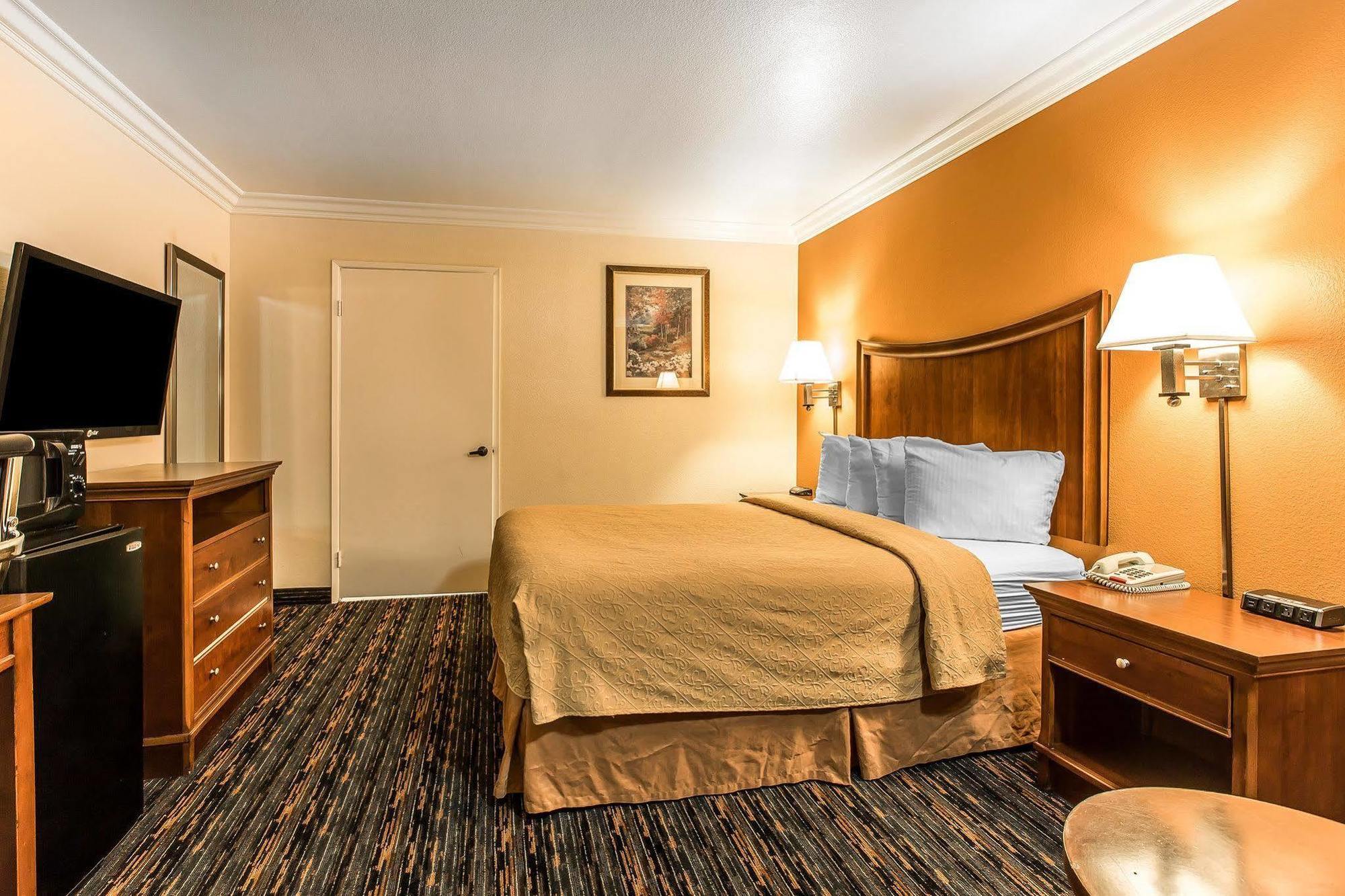 Quality Inn Lake Elsinore I-15 Екстериор снимка